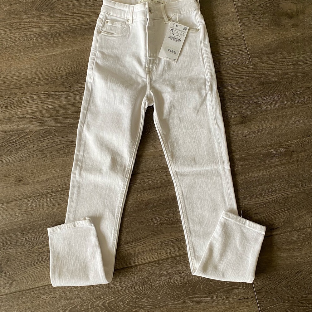 NWT ZARA WHITE HIGH WAISTED JEANS SIZE 4